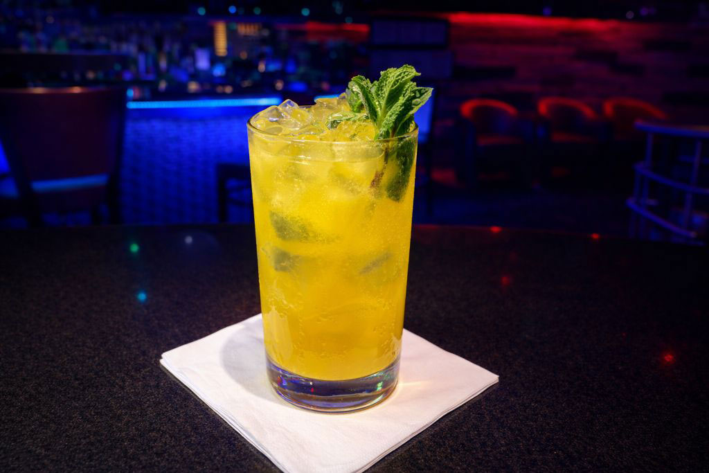 Vivid-NYC-Happy-hOur-fresh-drinks-o